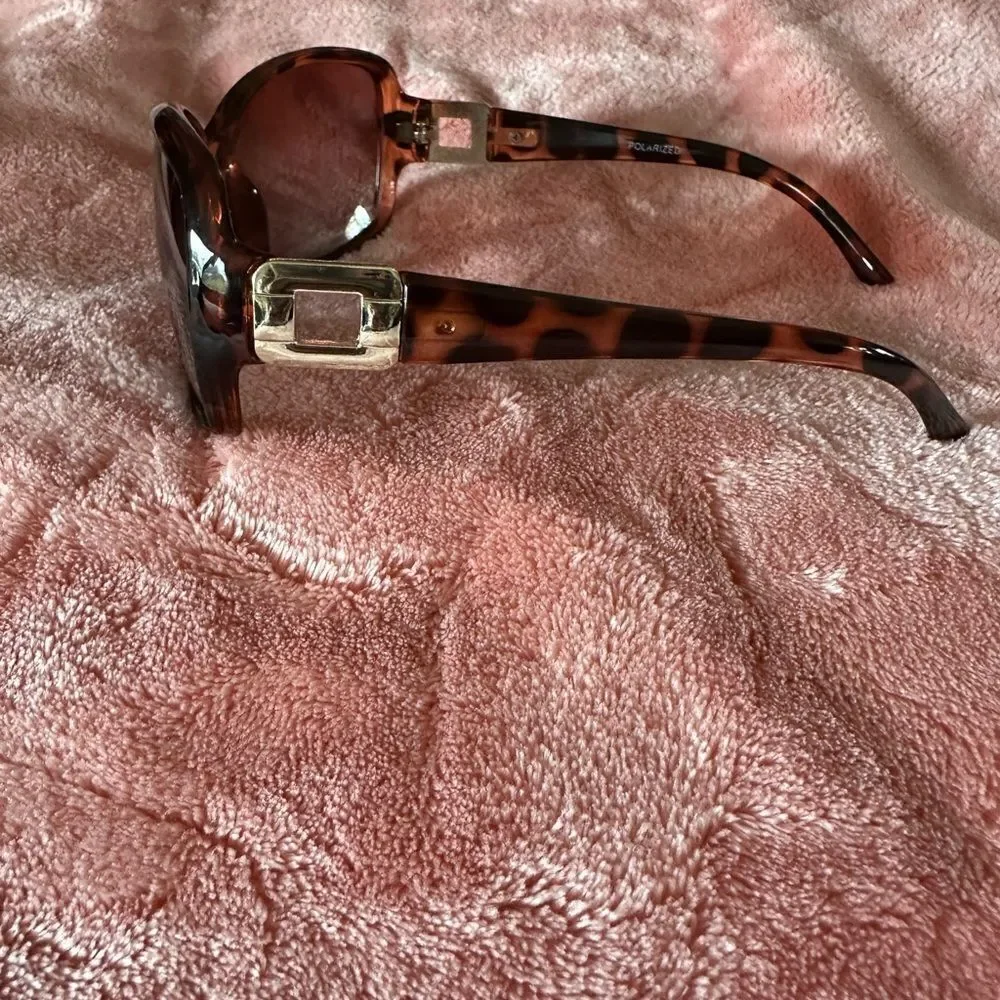 Foster Grant Women's Poppet Polarized Rectangular Sunglasses, Tortoise/Brown